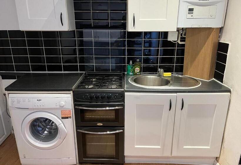 اتاق استاندارد, Room In Dartford
