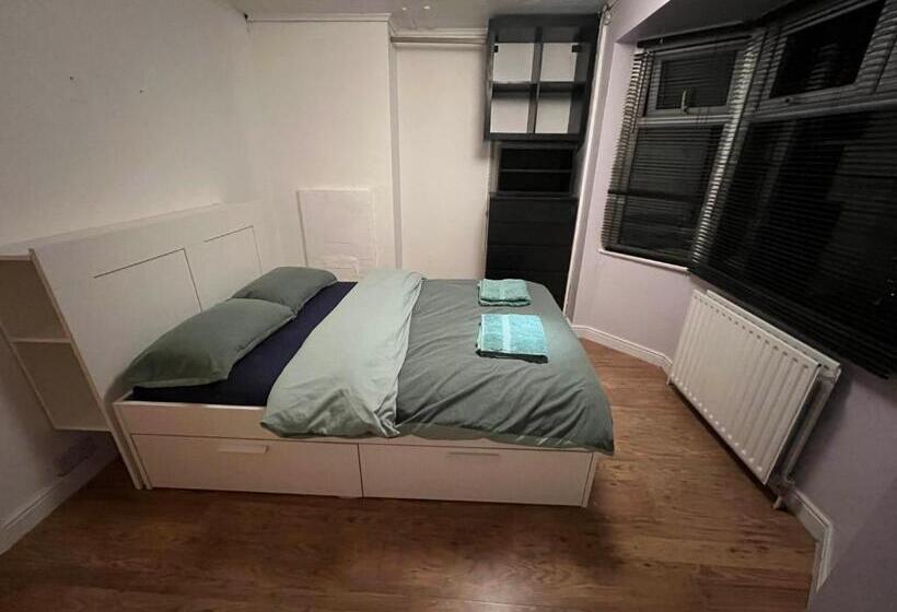 اتاق استاندارد, Room In Dartford