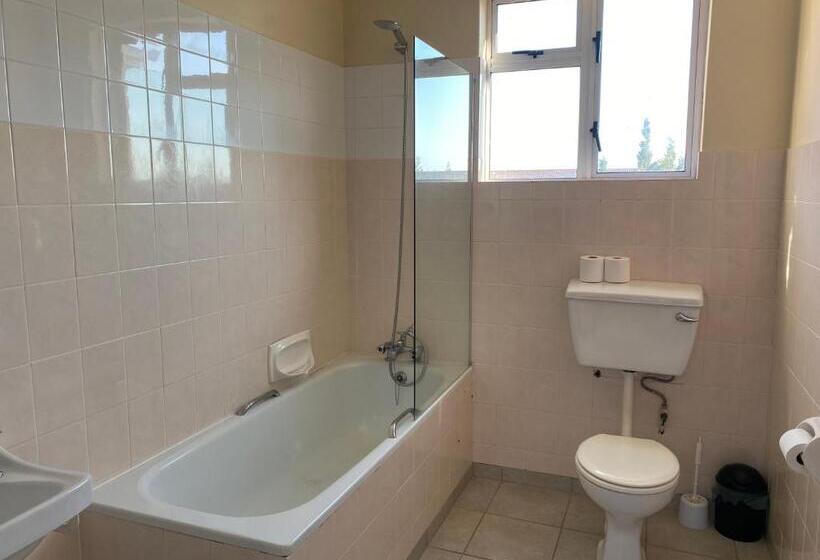 اتاق استاندارد یک نفره, St Luke S Retreat Centre And Guest House