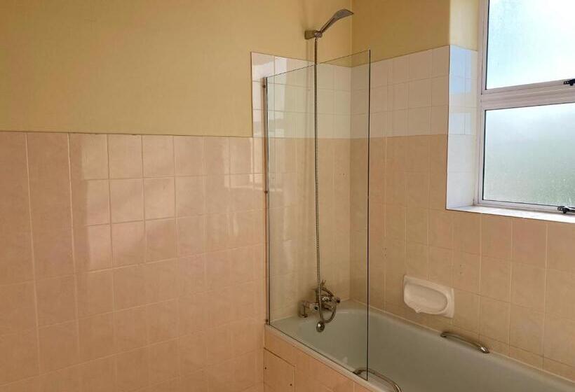 اتاق استاندارد یک نفره, St Luke S Retreat Centre And Guest House