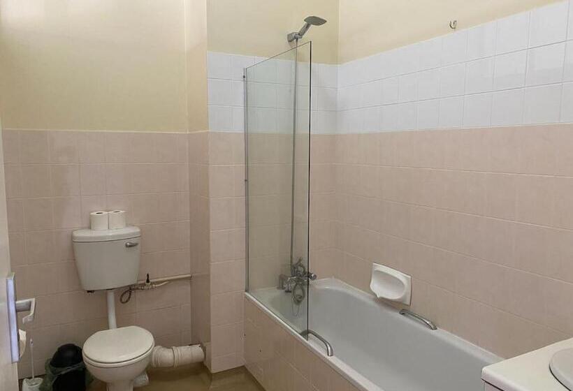 اتاق استاندارد سه نفره, St Luke S Retreat Centre And Guest House