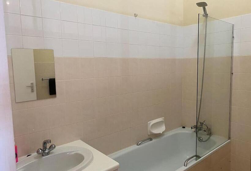 اتاق استاندارد سه نفره, St Luke S Retreat Centre And Guest House