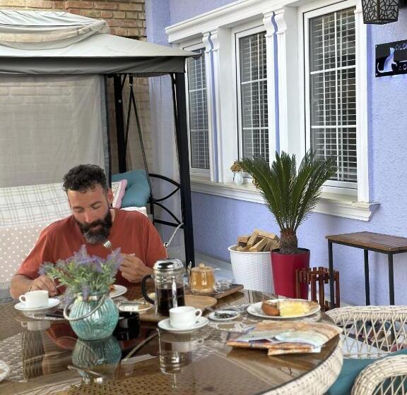 اتاق اکونومی, The Oldman House