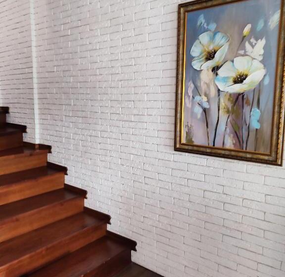 اتاق لوکس چهار تخته, The Oldman House