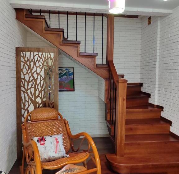 اتاق لوکس چهار تخته, The Oldman House