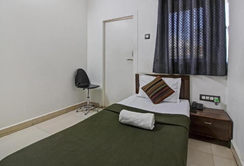 اتاق استاندارد یک نفره, Shiv Hotel Bhuj