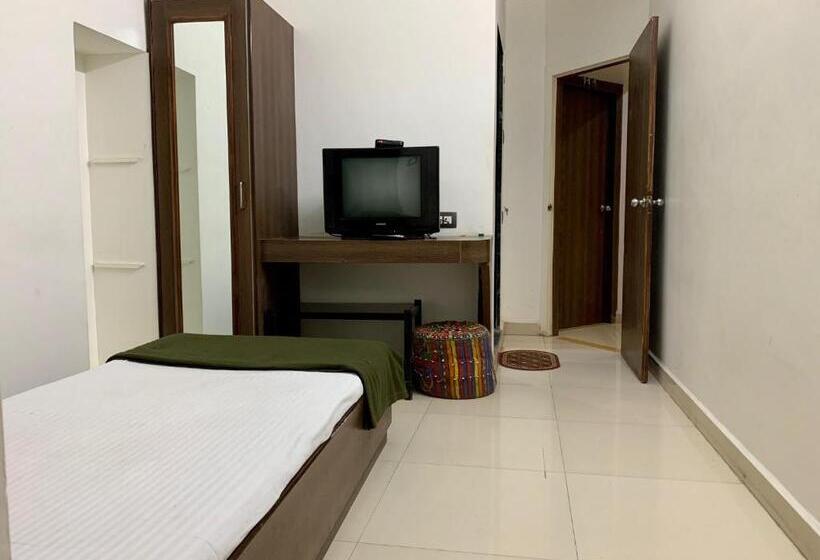 اتاق استاندارد یک نفره, Shiv Hotel Bhuj