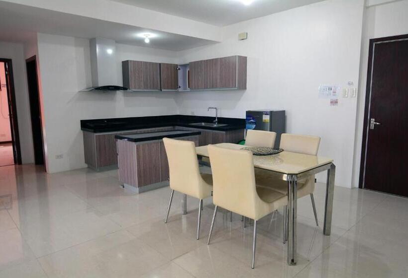 اتاق لوکس خانوادگی, Balai Condominiums