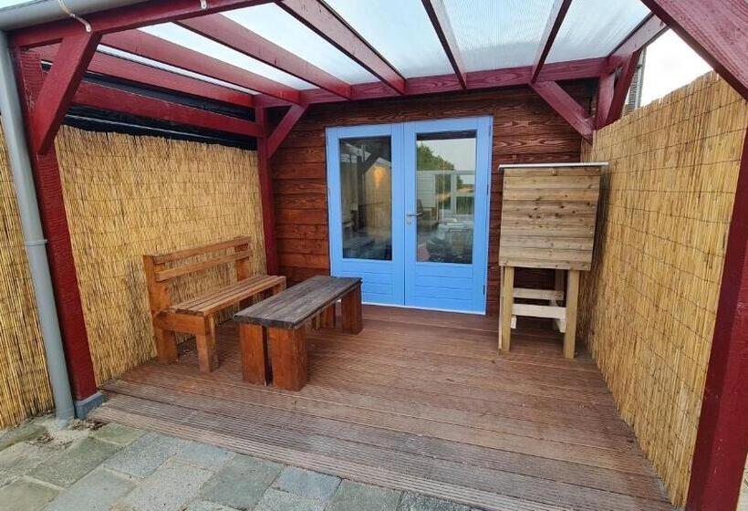 اتاق استاندارد با تخت بزرگ, The Shed