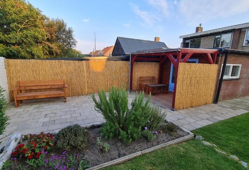 اتاق استاندارد با تخت بزرگ, The Shed