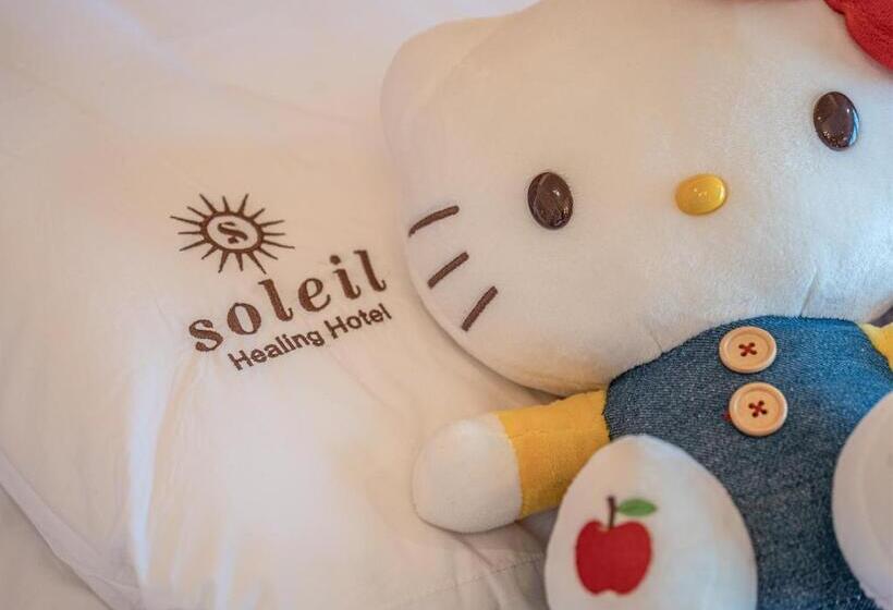 اتاق لوکس با چشم‌انداز دریا, Soleil