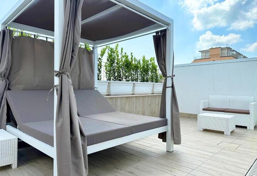 سوئیت با وان آب گرم, Queen Suite Di Opera Arte Rooms