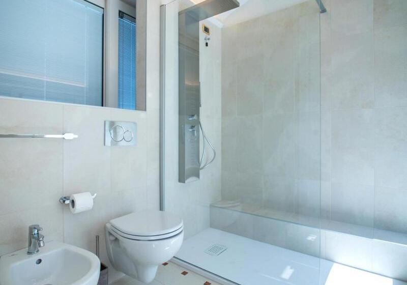 سوئیت با وان آب گرم, Queen Suite Di Opera Arte Rooms