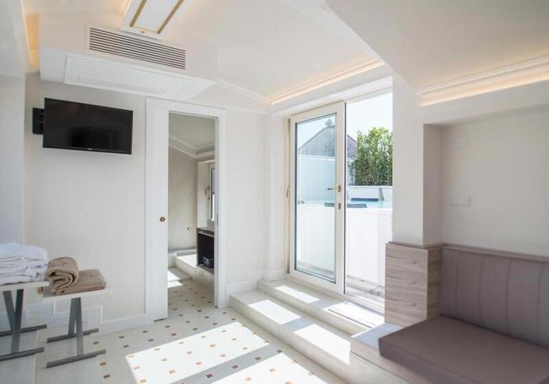 سوئیت با وان آب گرم, Queen Suite Di Opera Arte Rooms