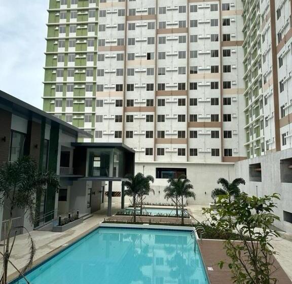 استودیوی استاندارد, Ram S Staycation