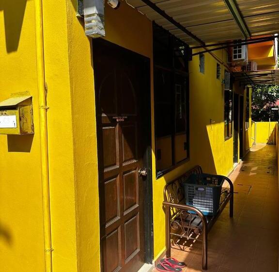 اتاق استاندارد سه نفره, Perhentian Village Inn