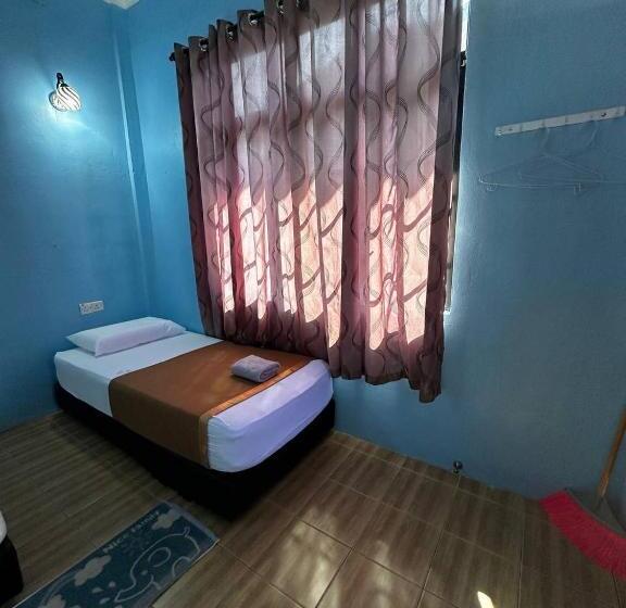 اتاق استاندارد سه نفره, Perhentian Village Inn