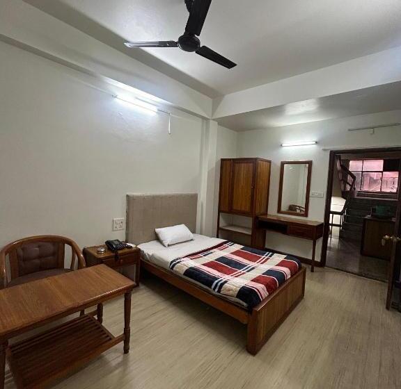 اتاق اکونومی یک تخته, Urban Living