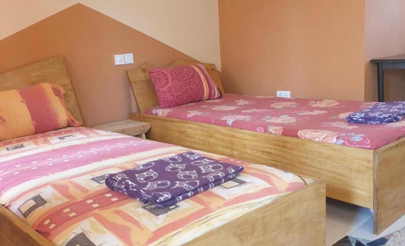 اتاق استاندارد, Uzoma S Lodge