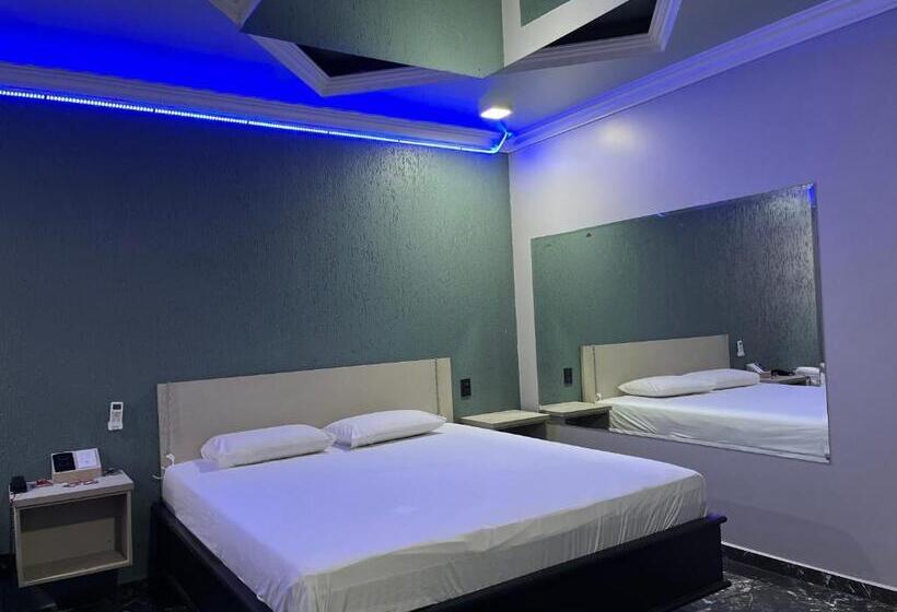 اتاق سوپریور با تخت بزرگ, Motel Bughaville