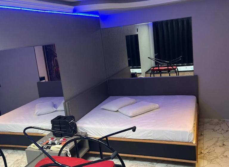 اتاق سوپریور با تخت بزرگ, Motel Bughaville