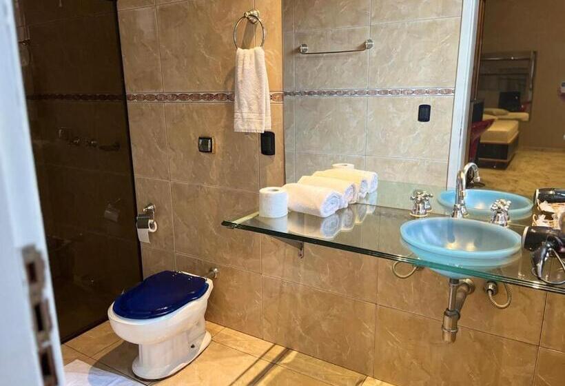 اتاق لوکس, Motel Bughaville