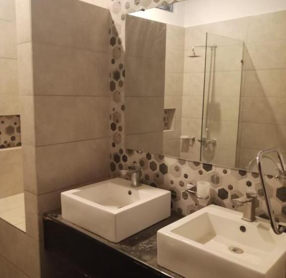 اتاق استاندارد با بالکن, New Stay Inn Family Home Guest House Islamabad