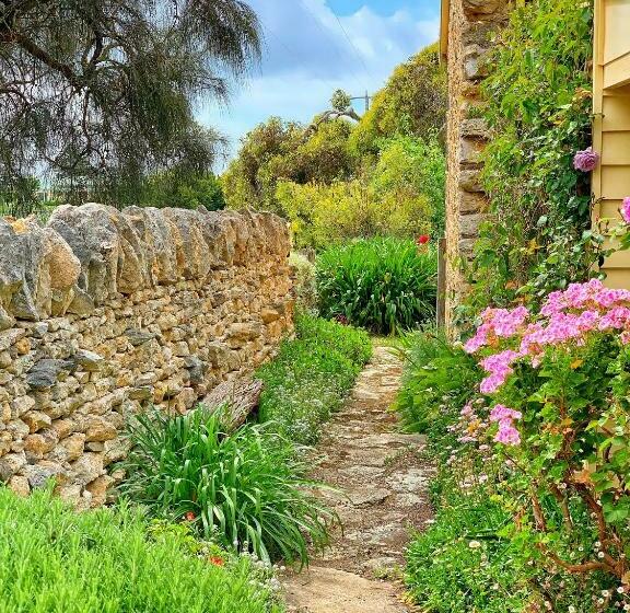 خانه 2 خوابه, Cherry Plum Cottages