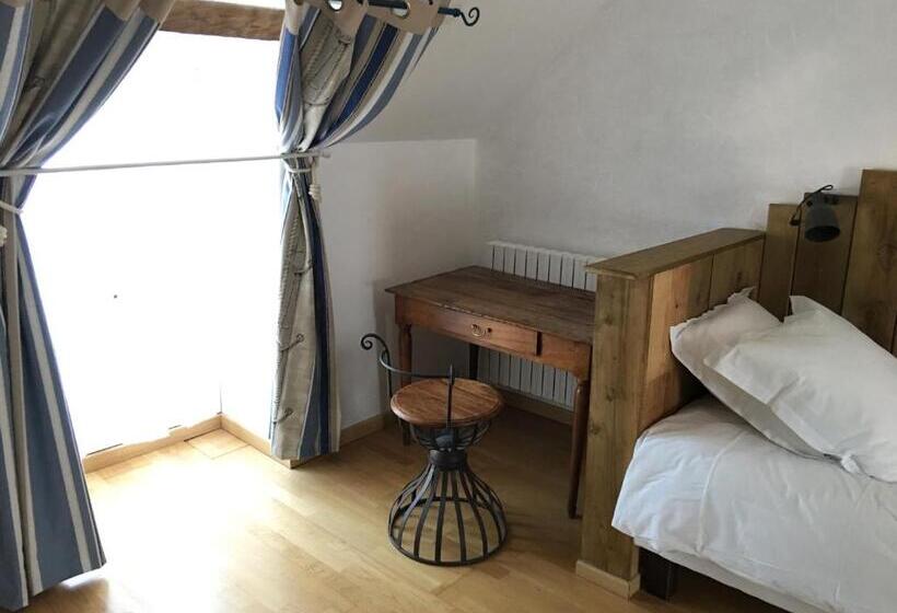 اتاق استاندارد چهار تخته, Les Chambres De La Métairie Du Dick