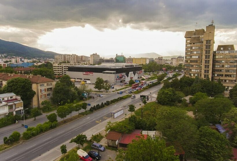 استودیوی استاندارد با چشم‌انداز شهر, Astera Apart