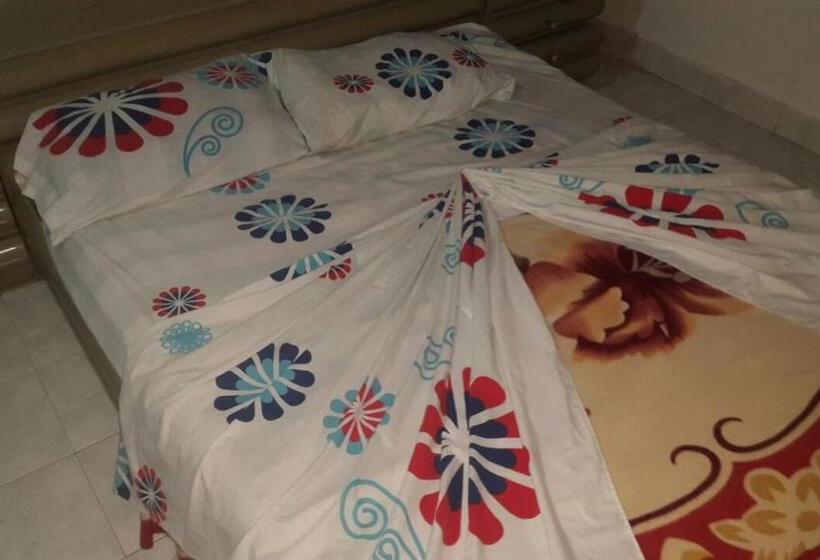 اتاق اکونومی یک تخته, El Triangulo