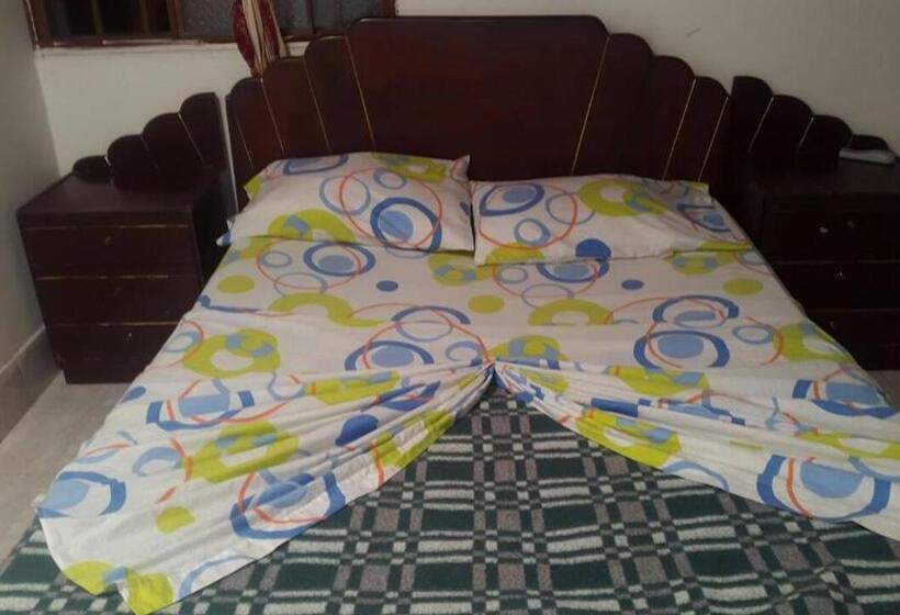 اتاق اکونومی یک تخته, El Triangulo