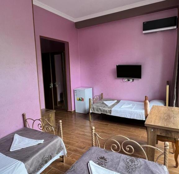 Economy Triple Room, Inter