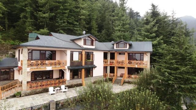 اتاق لوکس با چشم‌انداز, Mahasu House