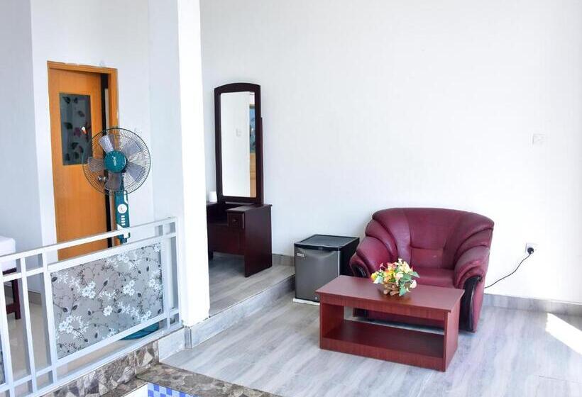 اتاق لوکس خانوادگی, Ornateview