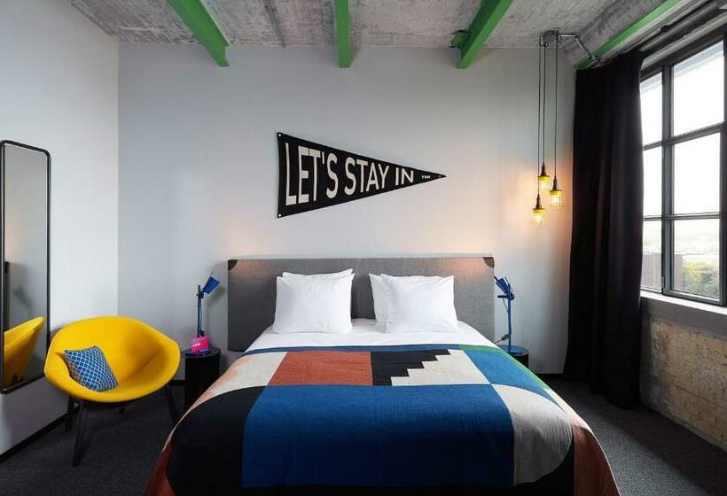 اتاق لوکس با تخت بزرگ, The Social Hub Maastricht