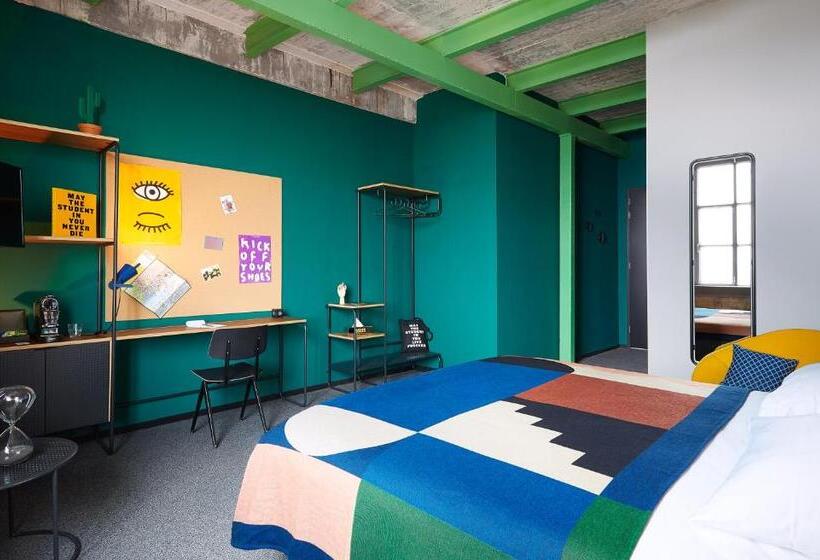 اتاق لوکس با تخت بزرگ, The Social Hub Maastricht