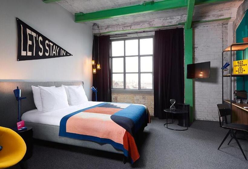 اتاق لوکس با تخت بزرگ, The Social Hub Maastricht