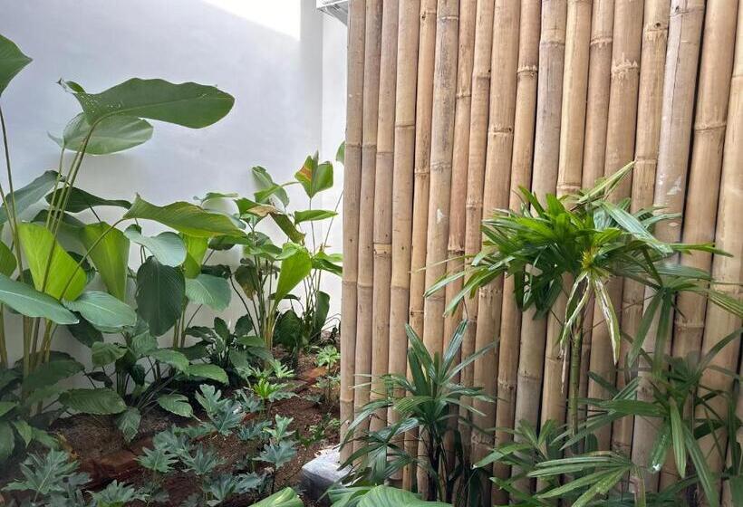 اتاق استاندارد با چشم‌انداز باغ, Ijen Haus