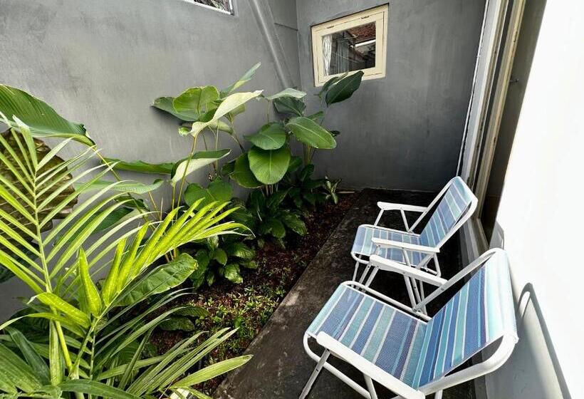 اتاق استاندارد با چشم‌انداز باغ, Ijen Haus