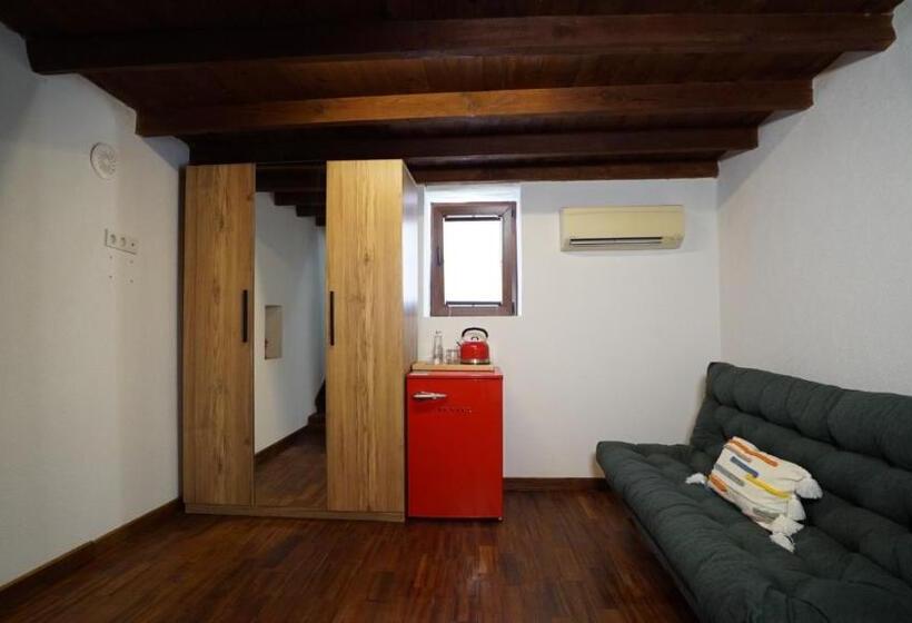 اتاق لوکس چهار تخته, Muyo House