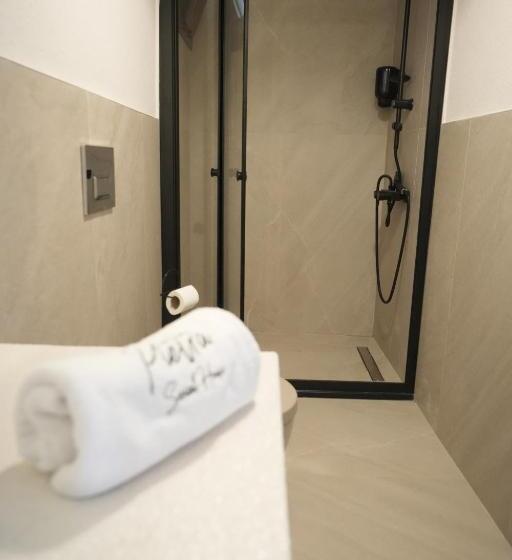 اتاق استاندارد سه نفره, Pietra Social House