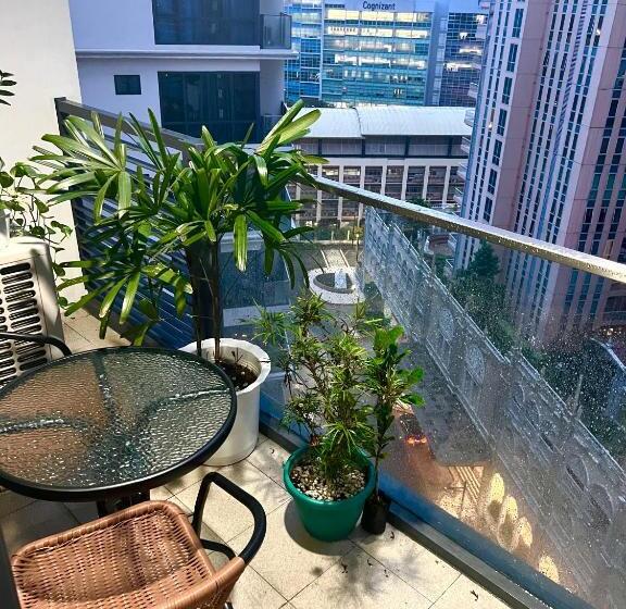 آپارتمان لوکس 2 خوابه, Executive Luxury 2br Condo Unit In Mckinley Hill Bgc Taguig