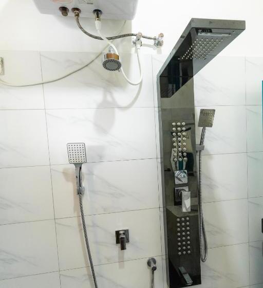 اتاق لوکس, Chitta