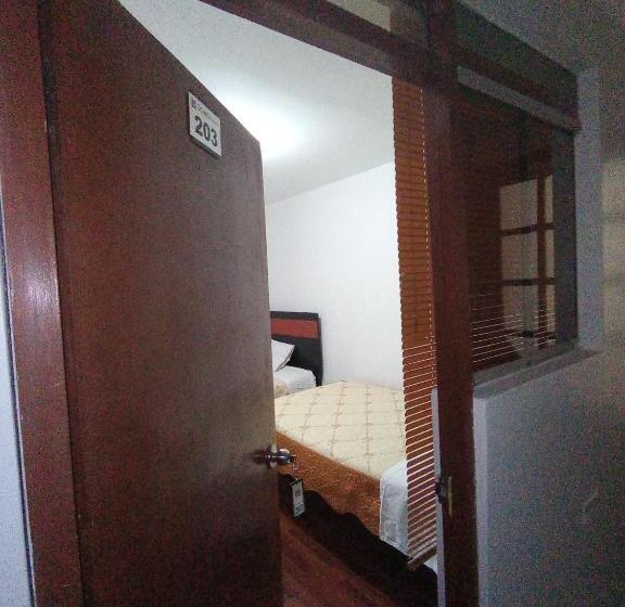اتاق اکونومی, Dgloria Churin