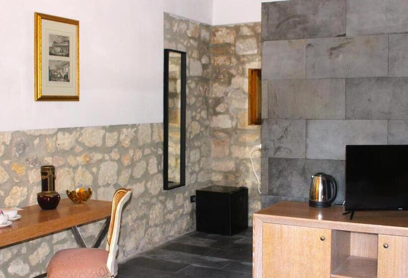 اتاق لوکس, Il Carosello Dei Baroni