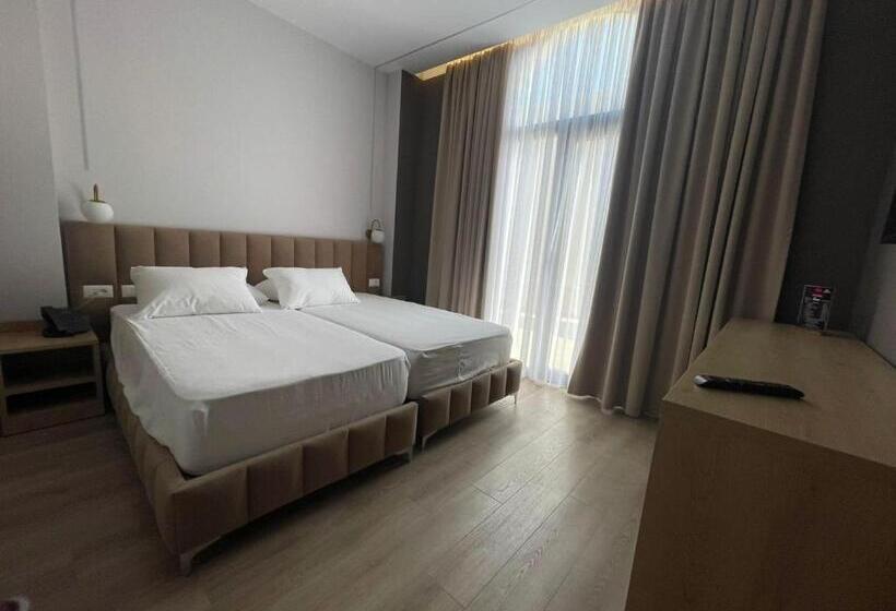 اتاق لوکس با بالکن, Panorama Elbasan