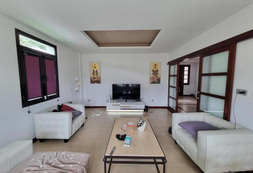 اتاق استاندارد با سرویس بهداشتی مشترک, Villa Anahera Rooms