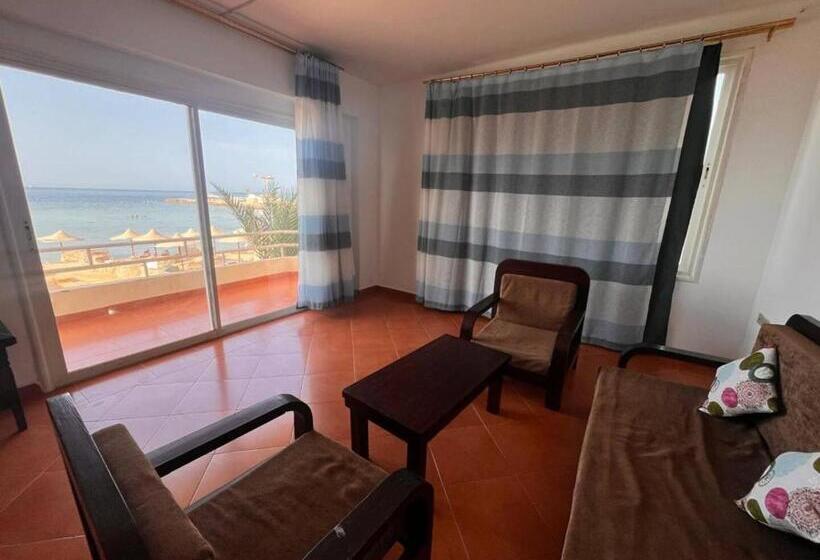 اتاق خانوادگی, Red Sea Apartment