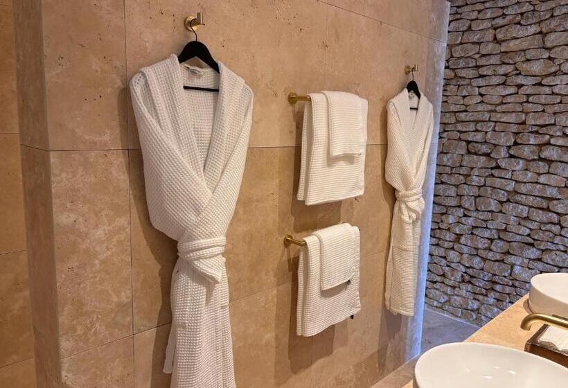 استودیوی لوکس, La Suite Gordes